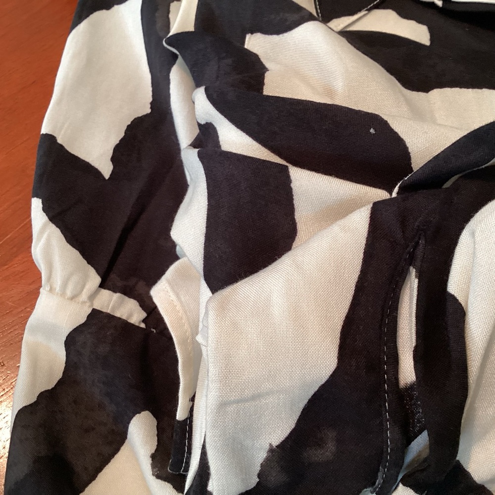 Chic Monochrome Patterned Dress I - Picture 7 of 8